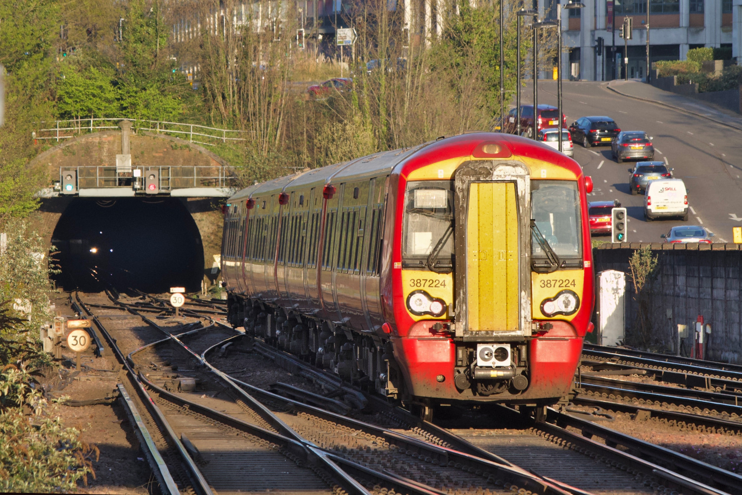 387224