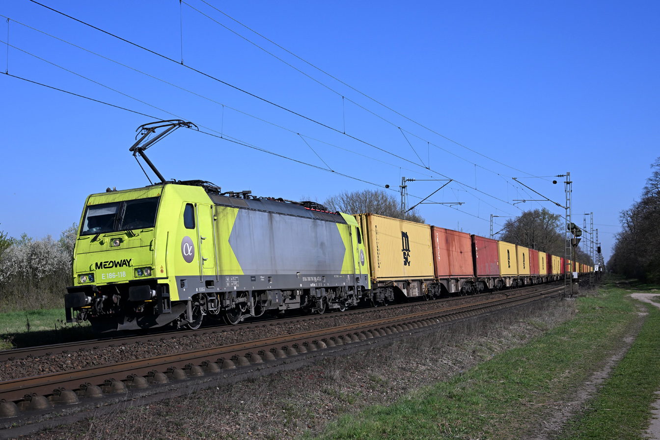 E 186 118