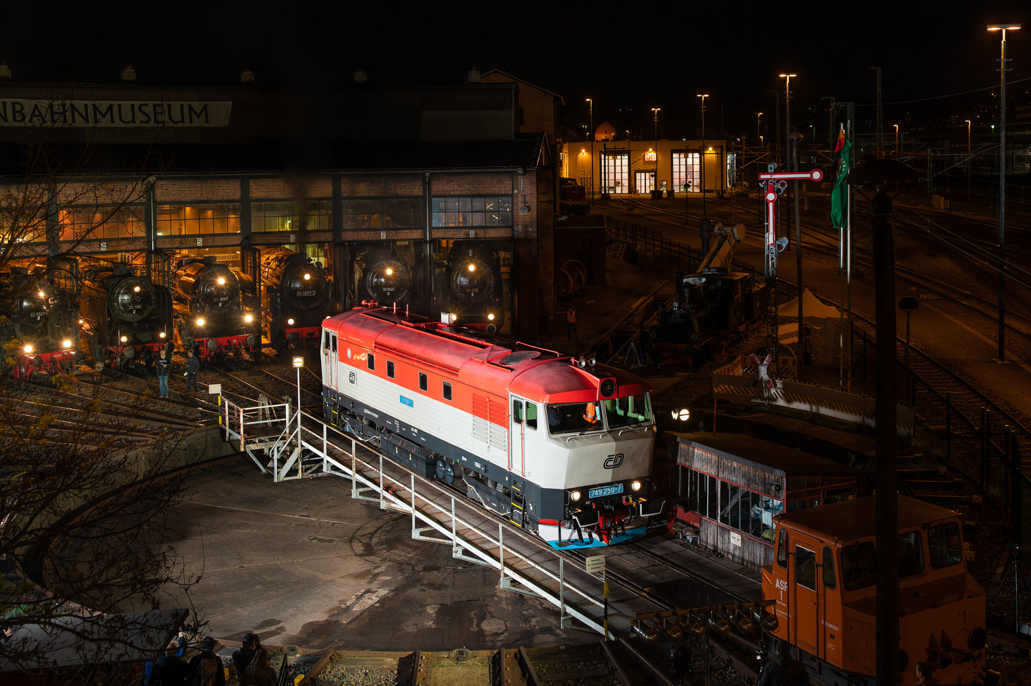 749 250-7