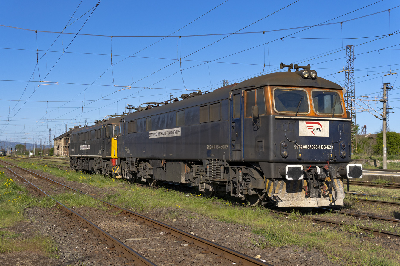 87 028