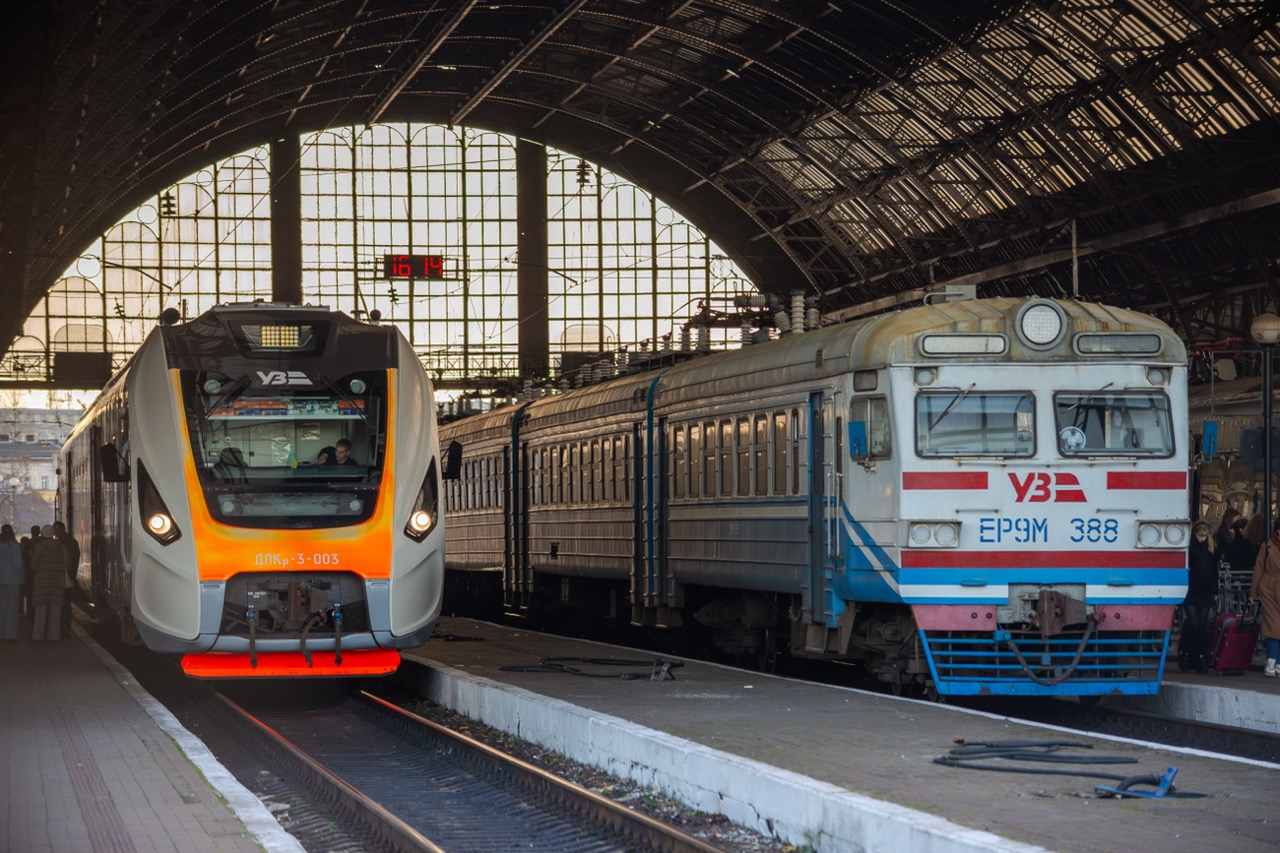 ДПКр3-003; ЭР9М-388