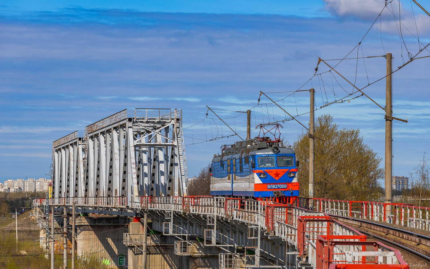 ВЛ82М-069