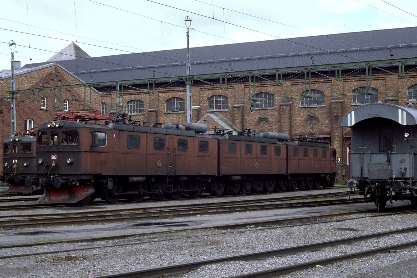 Dm3 982