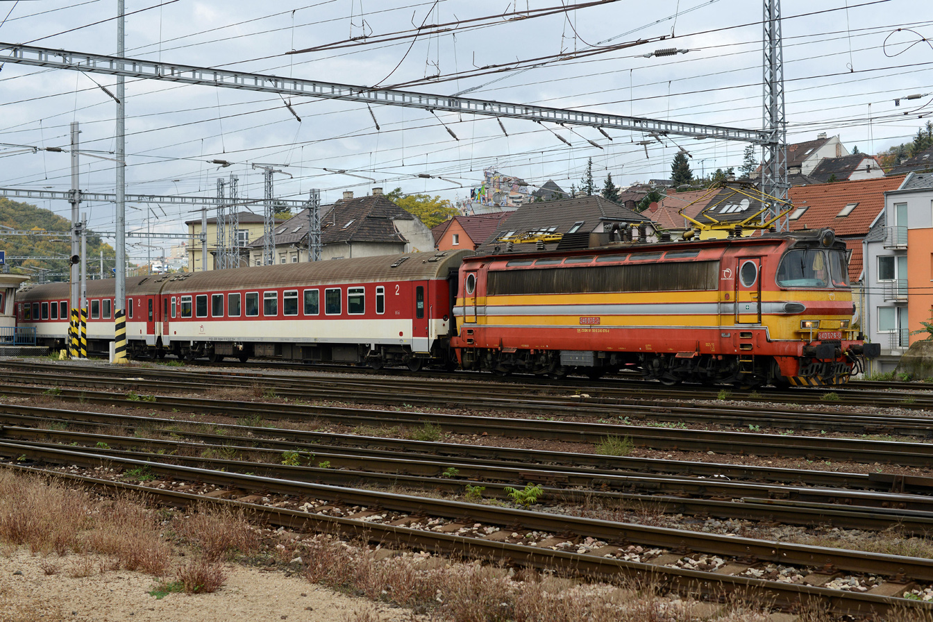 240 076-0