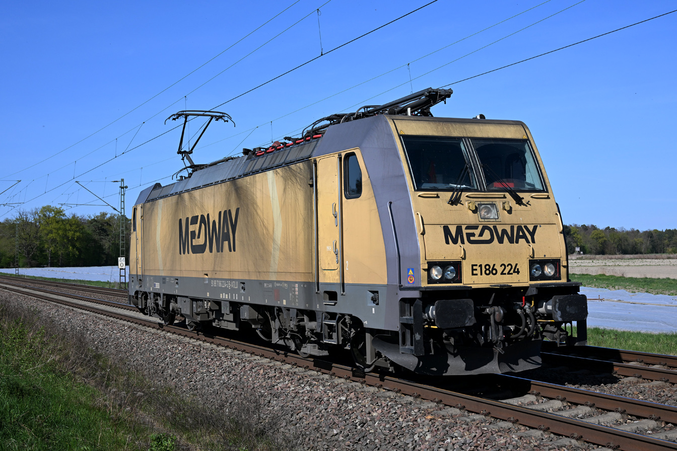 E 186 224