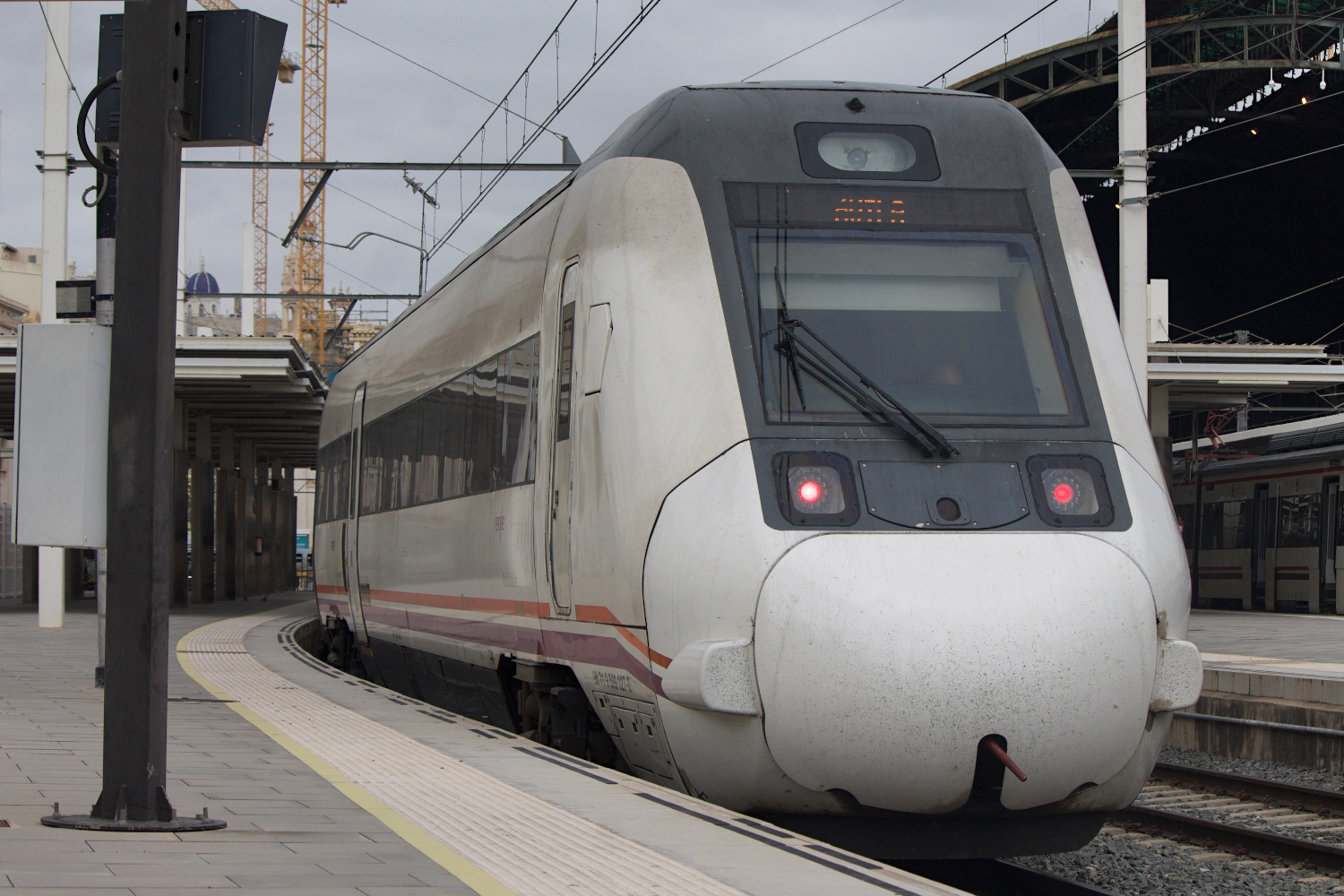 599 027