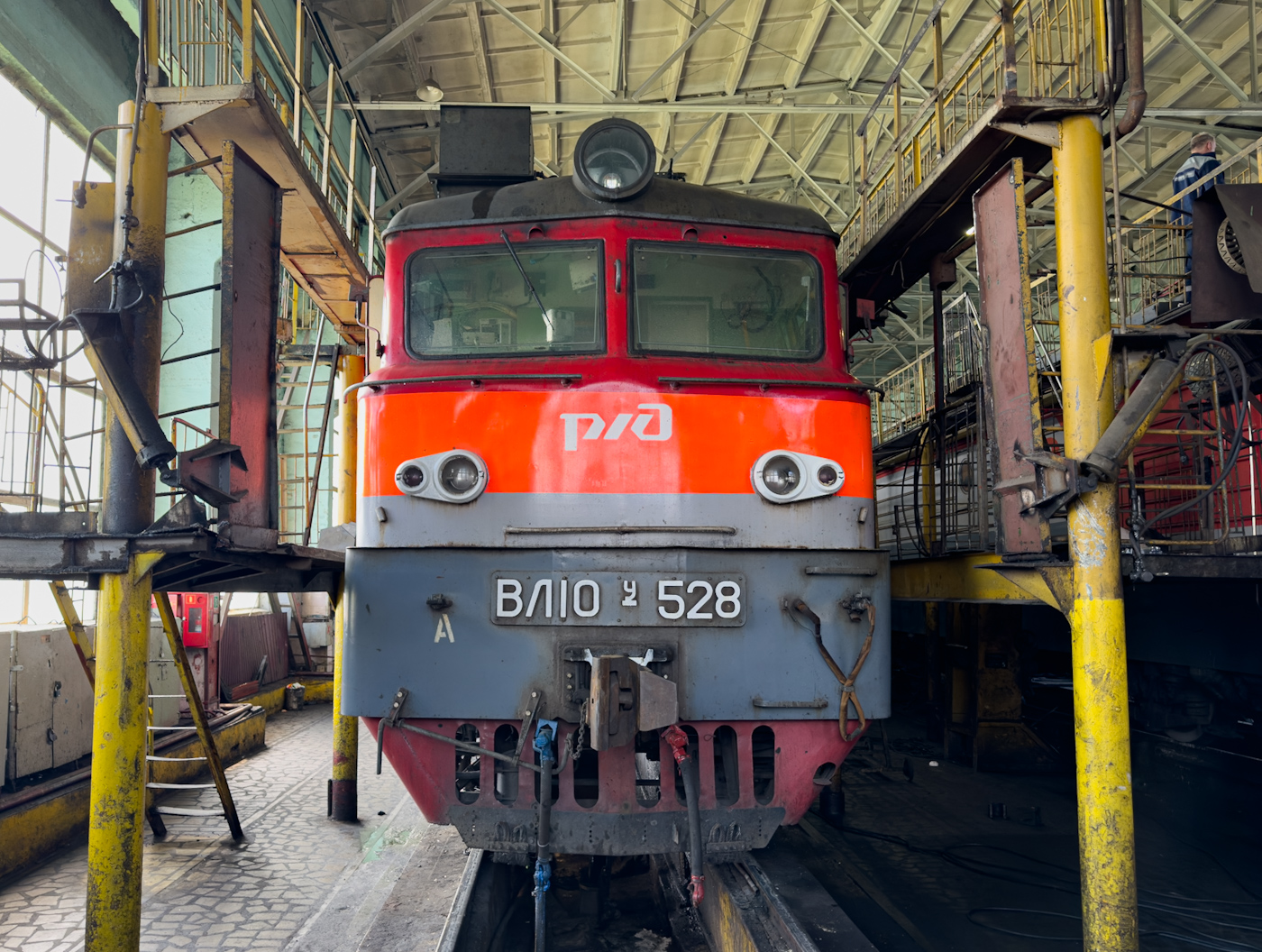 ВЛ10У-528