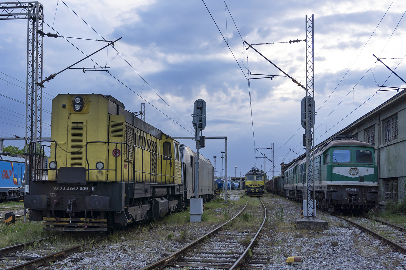 647 009