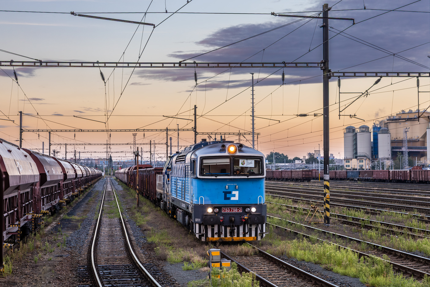 753 758-2