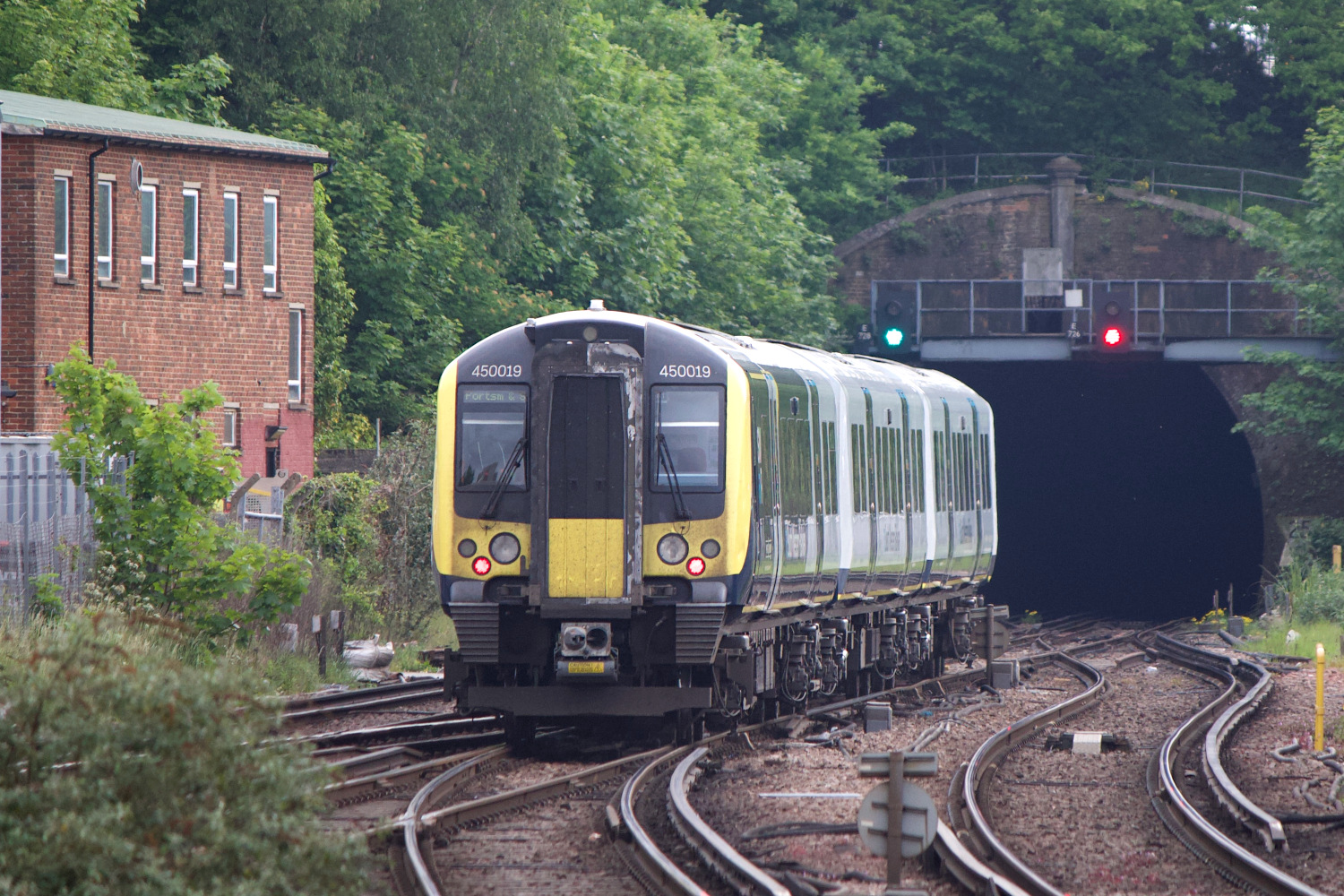 450019