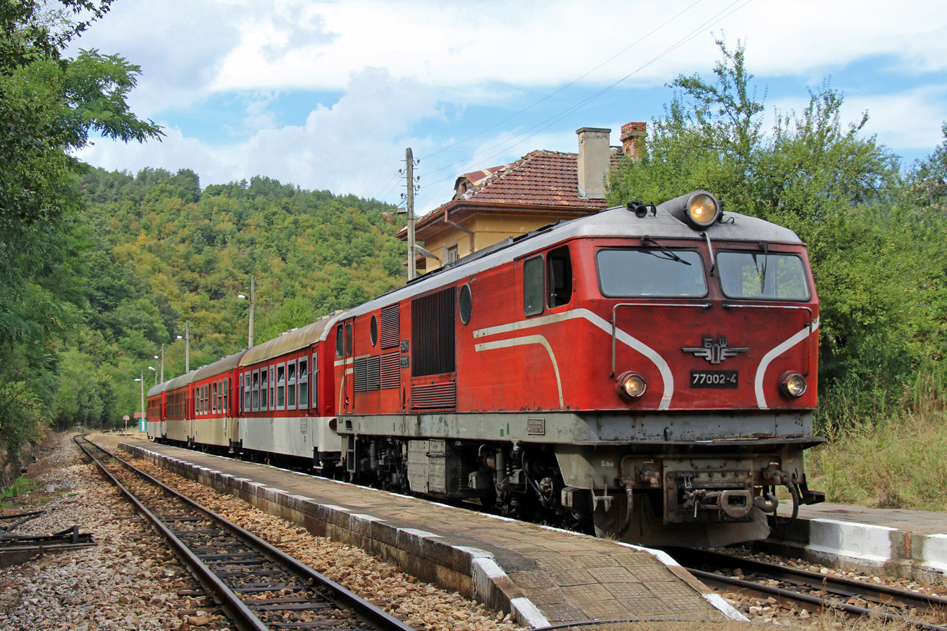 77 002
