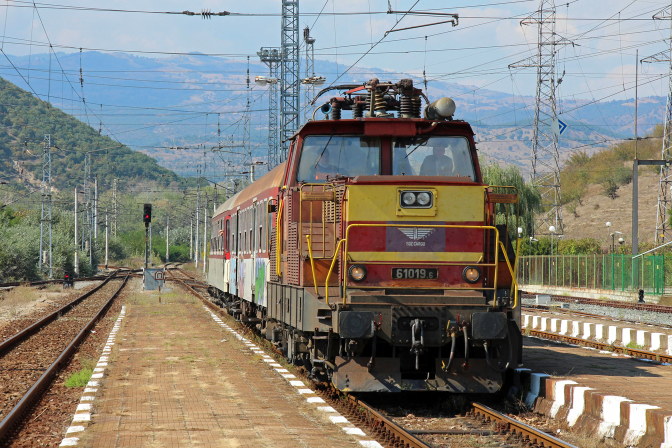 61 019
