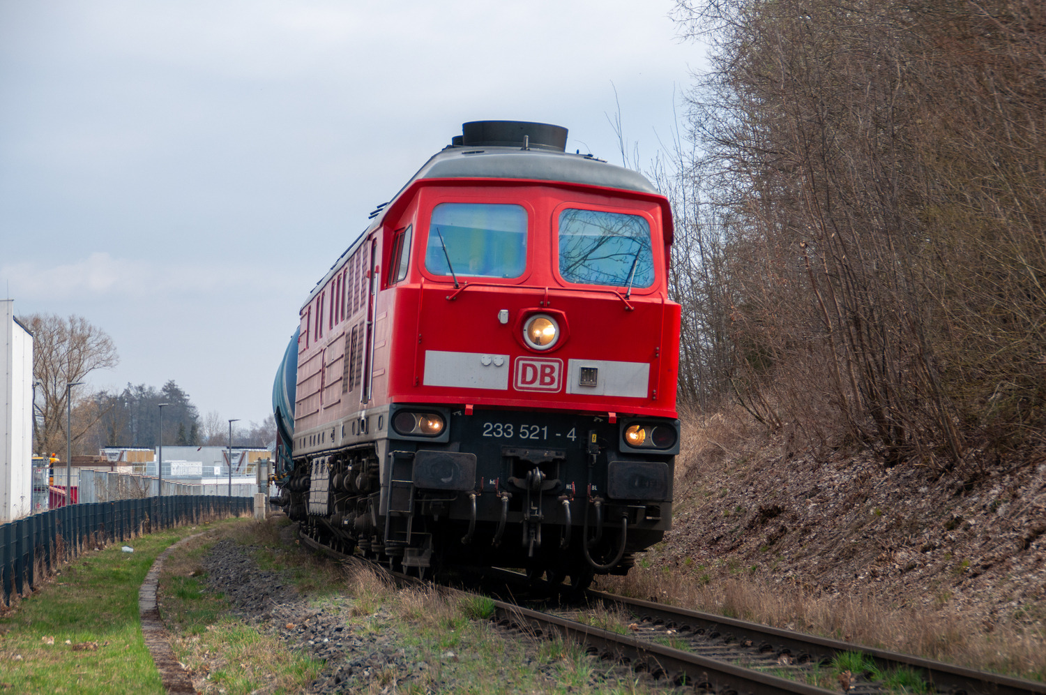 233 521-4