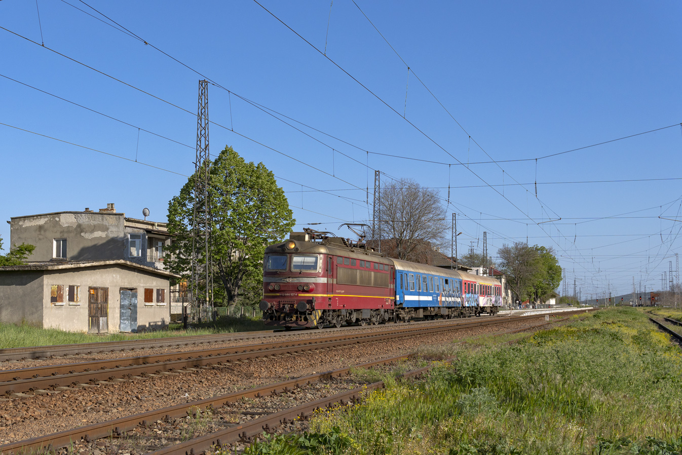 44 107