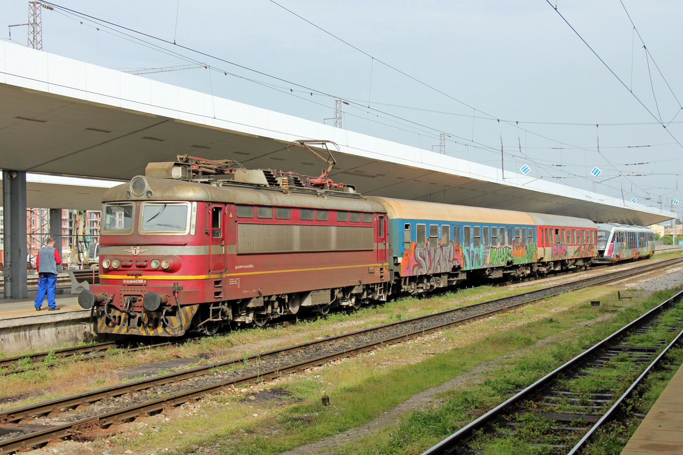 44 098