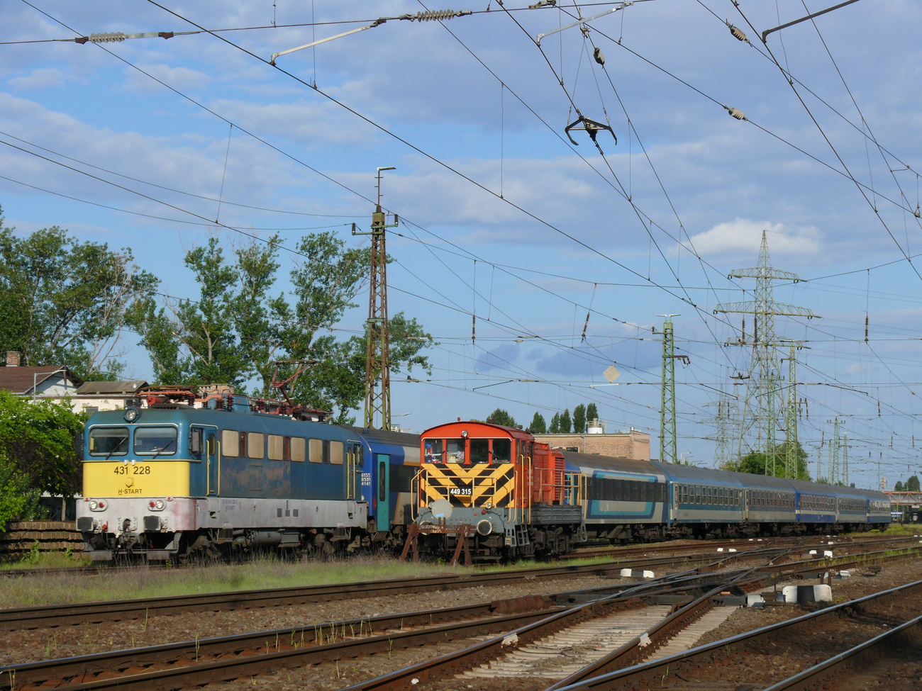 431 228; 449 315