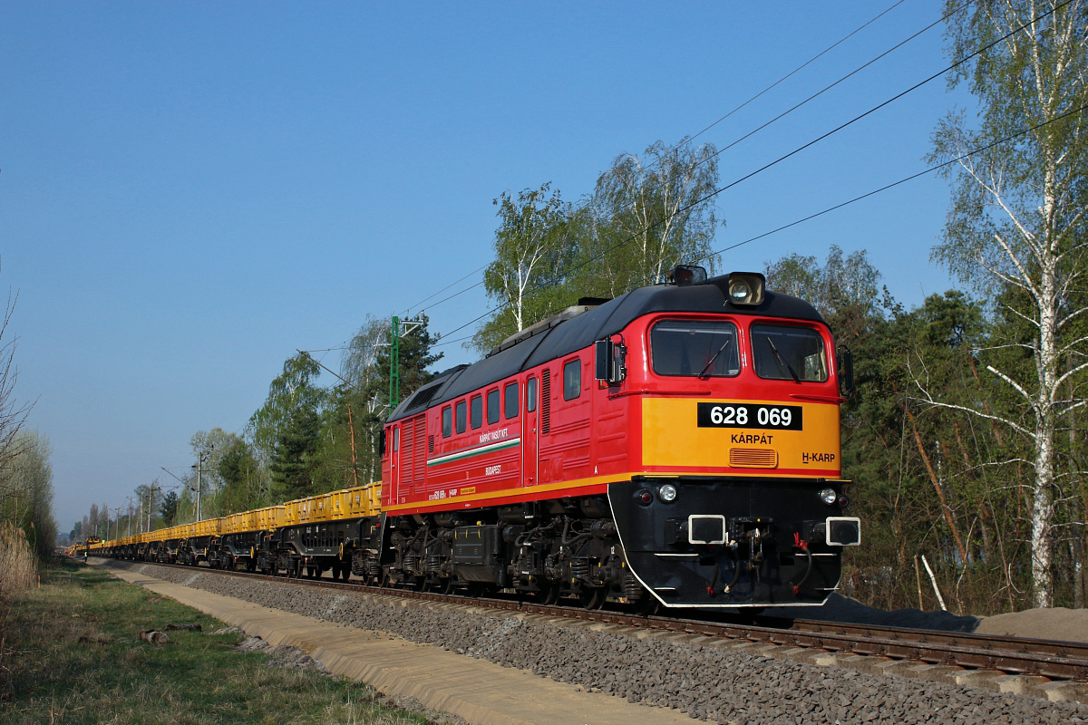 628 069