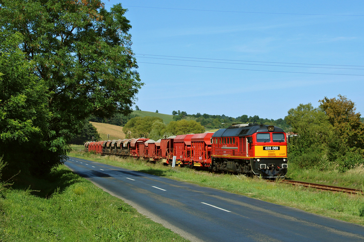 628 069