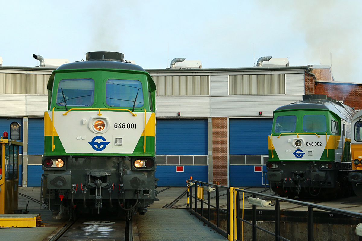 648 001