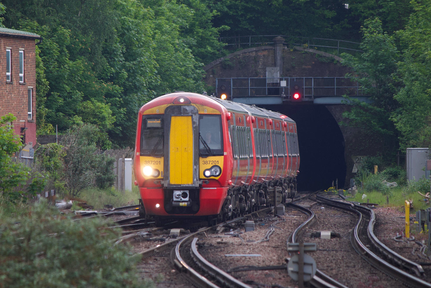 387201