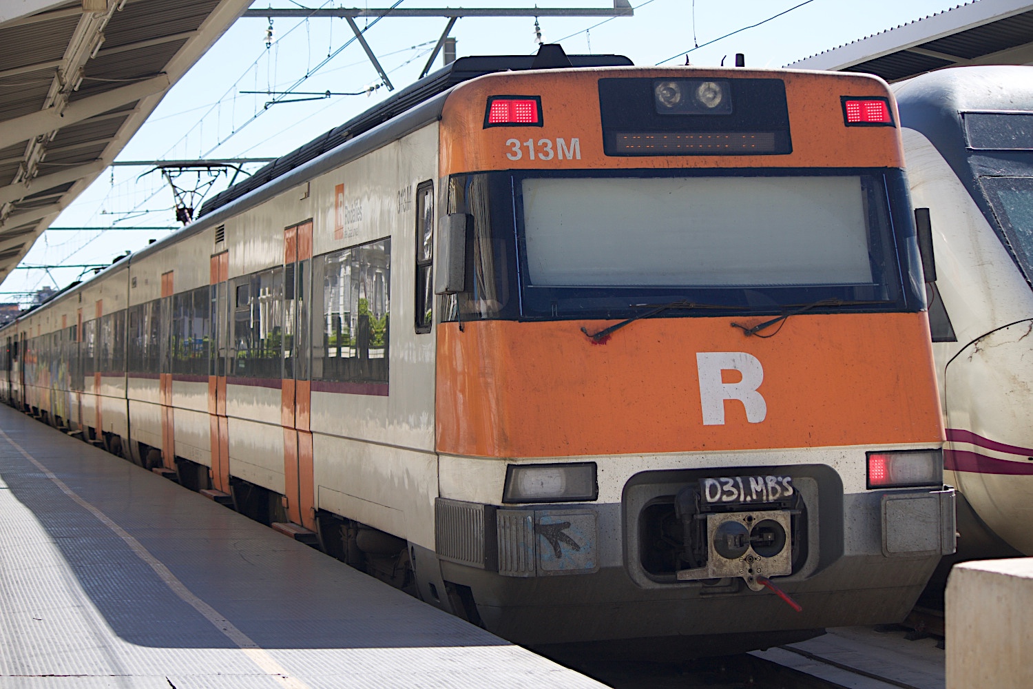 447 157