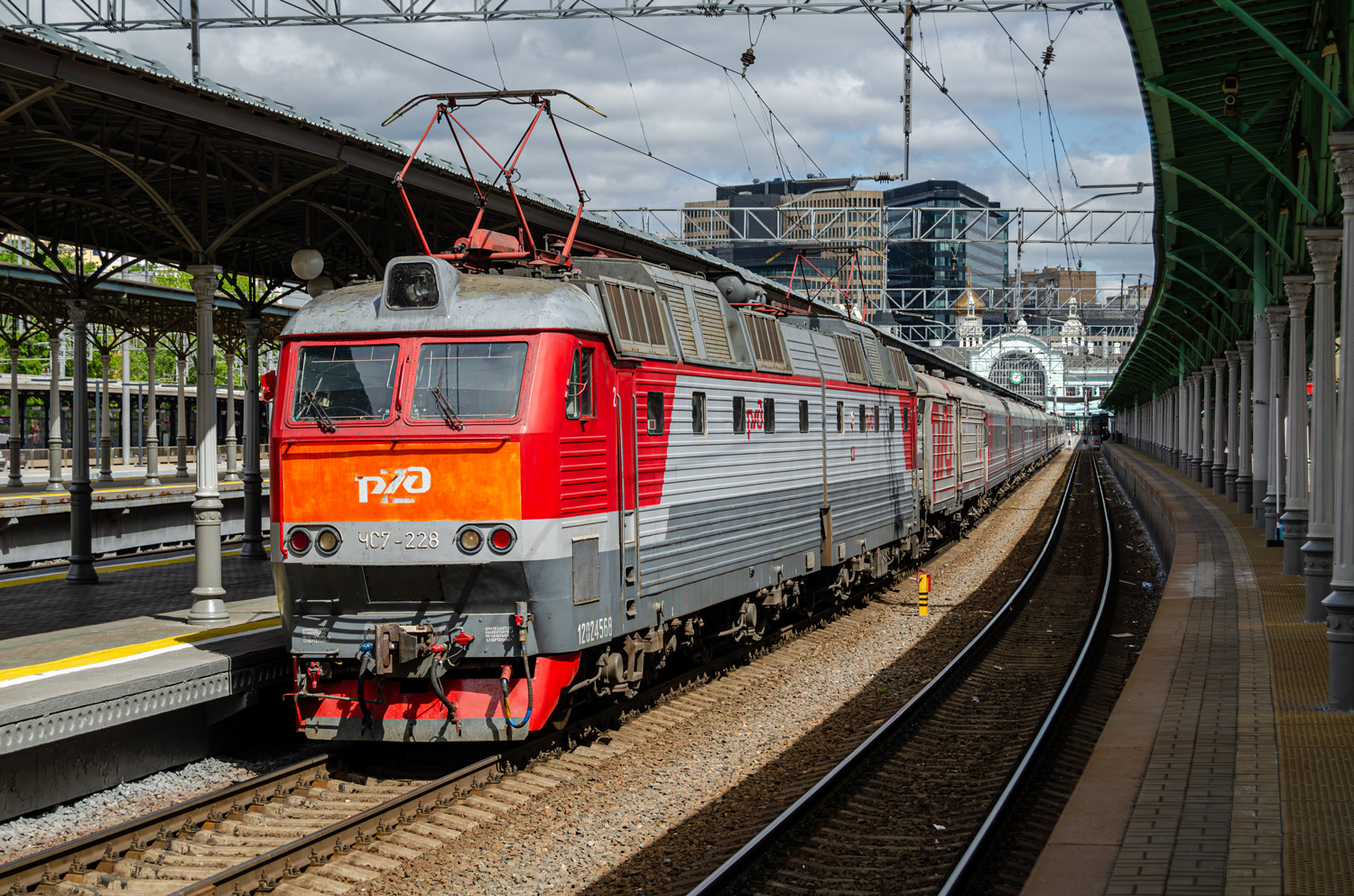 ЧС7-228