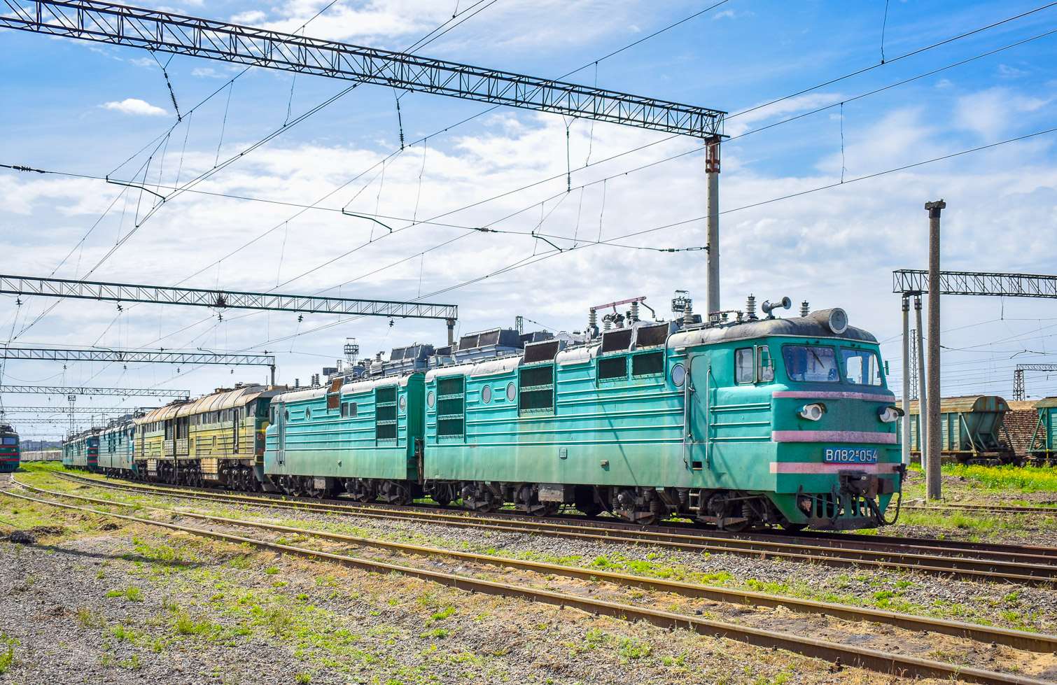 ВЛ82М-054