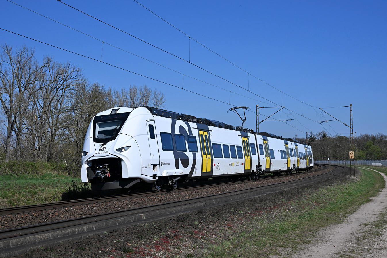 463 044