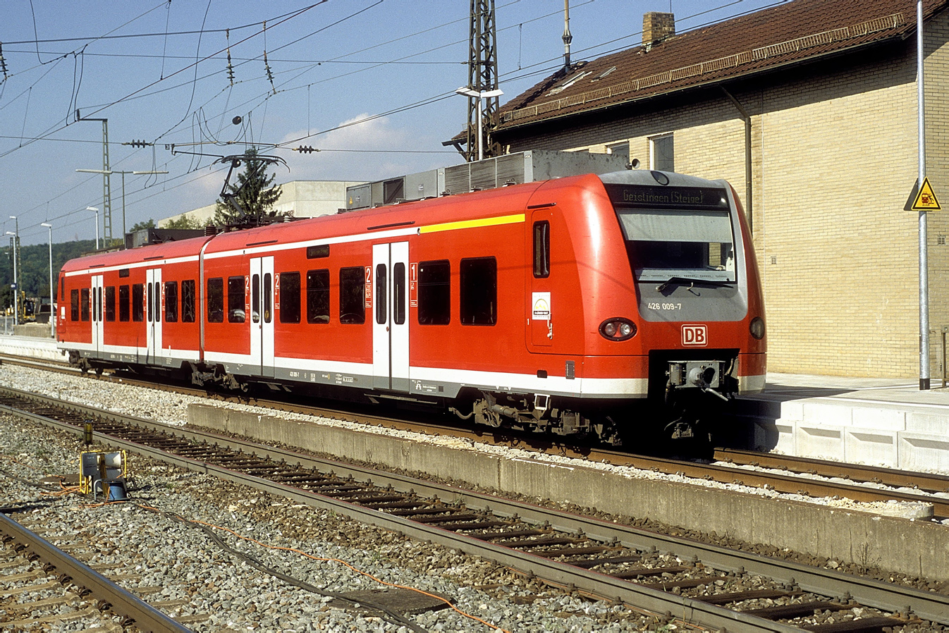 426 009