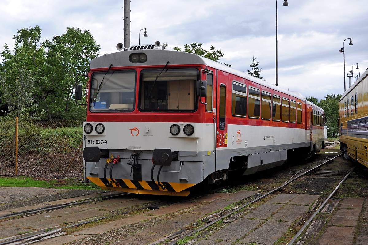 813 027