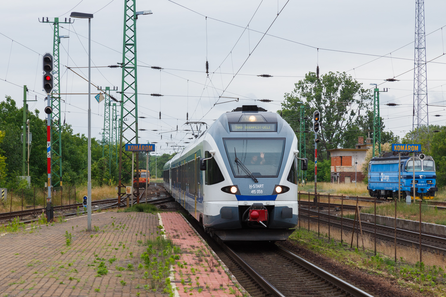 415 059