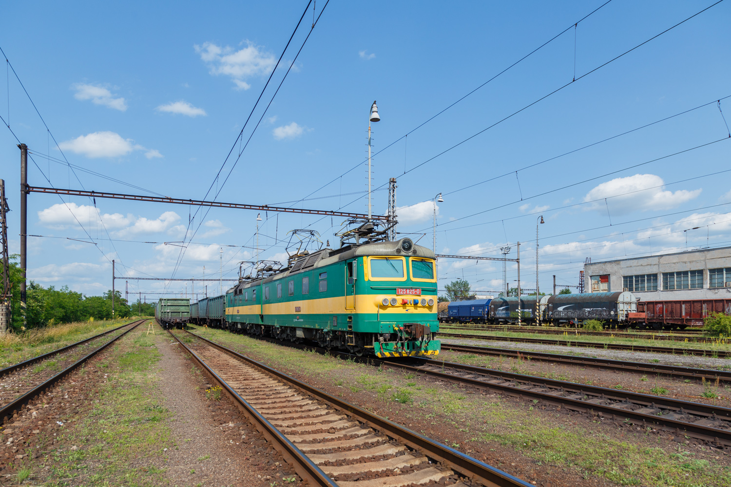 125 825-0