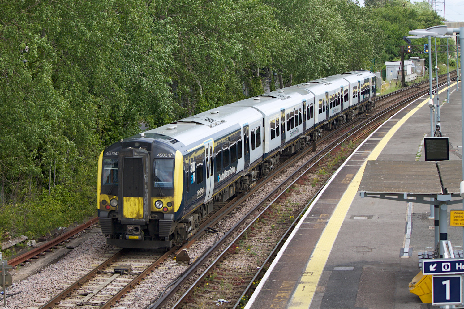450047
