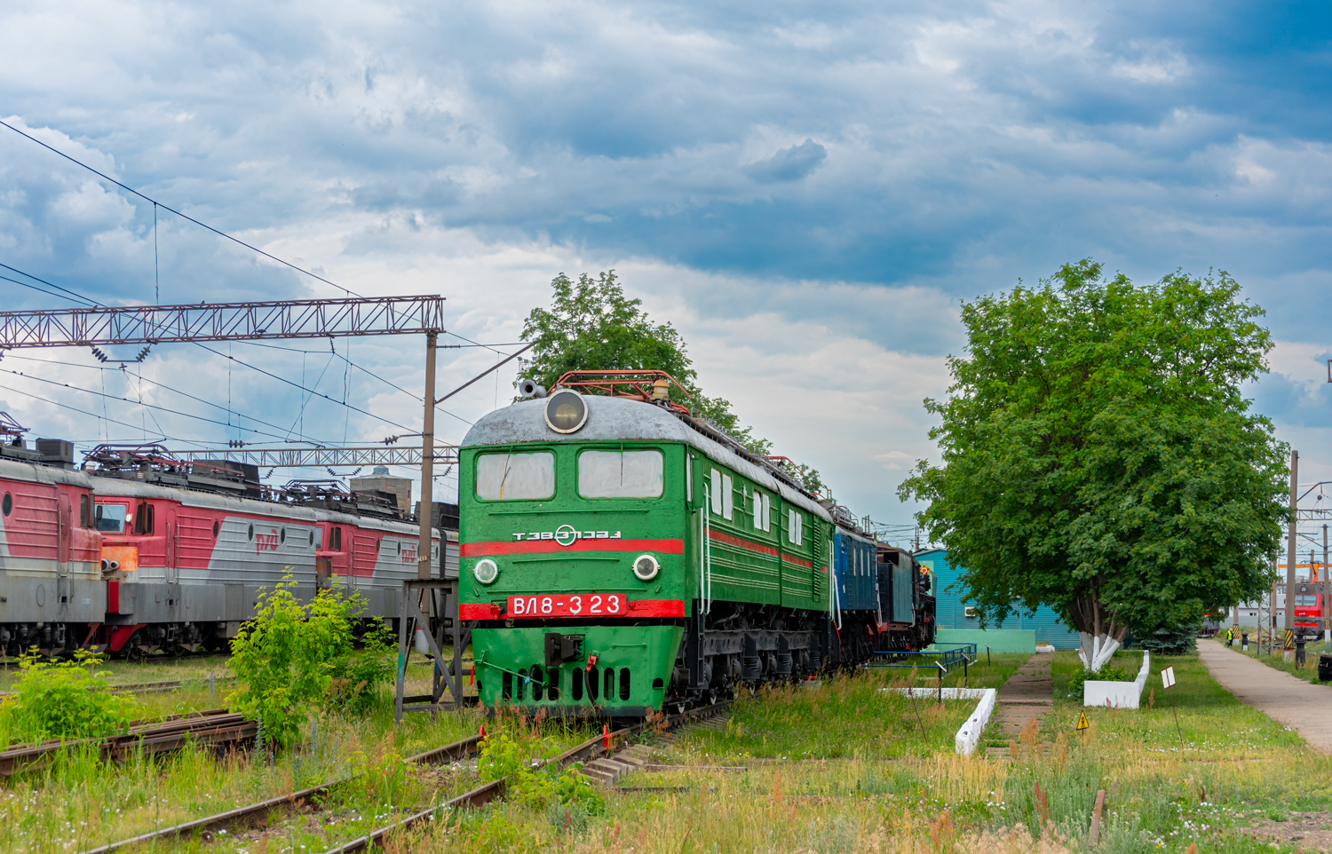ВЛ8-323