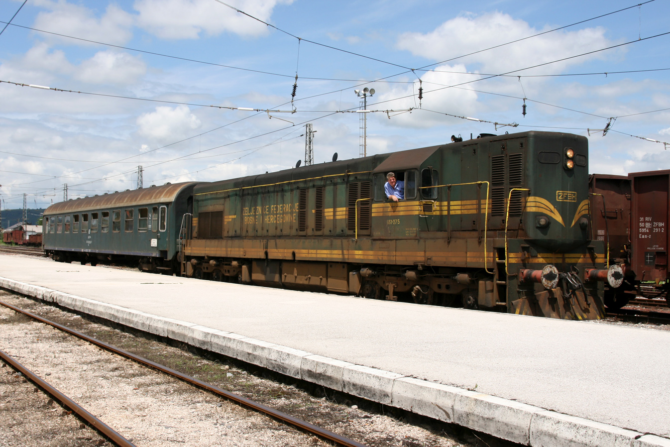 661-275