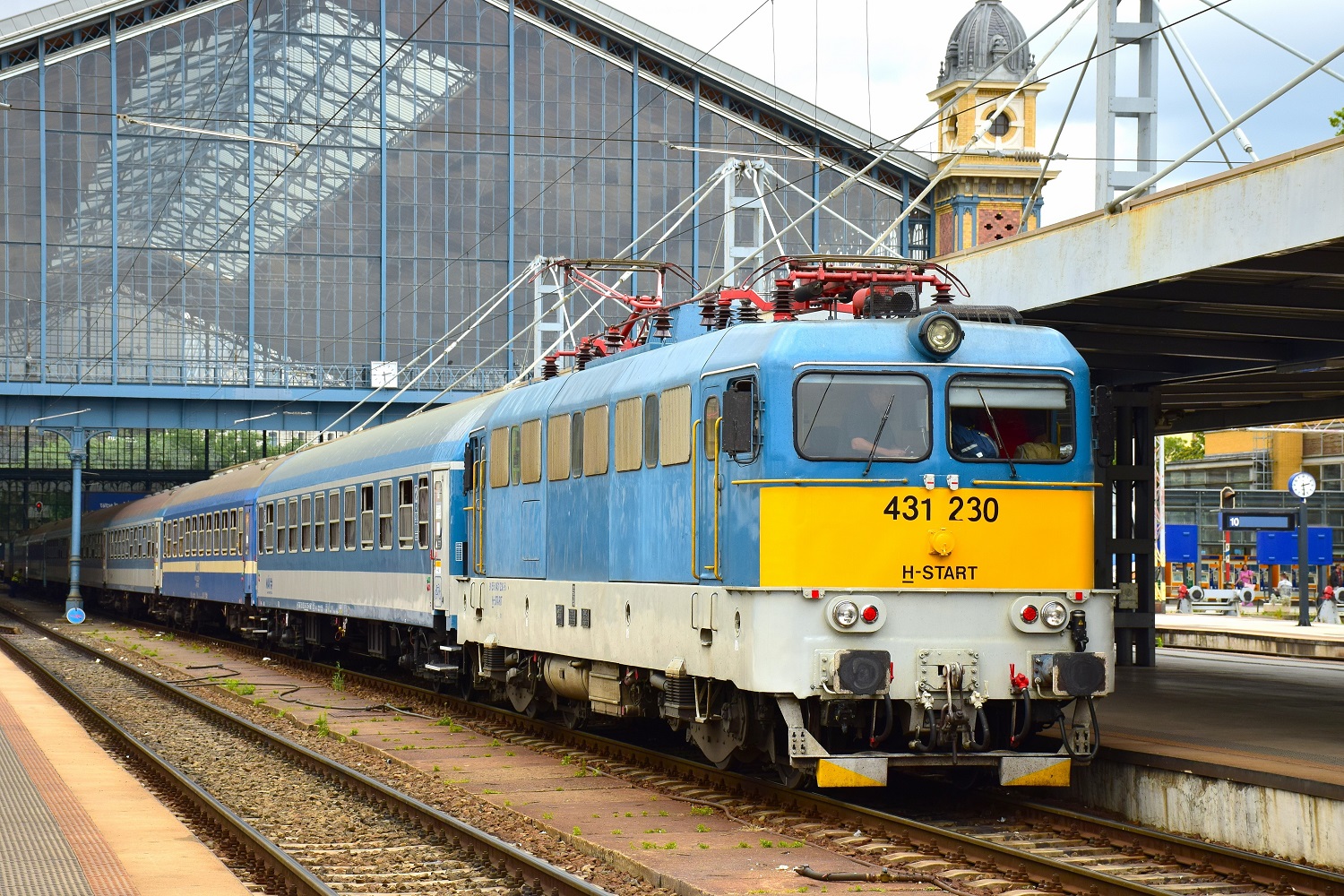 431 230