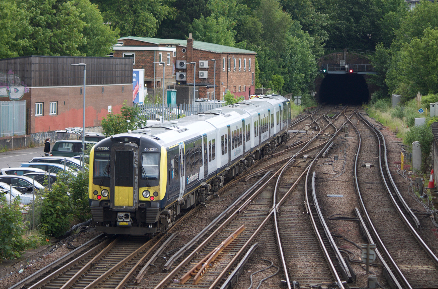 450059