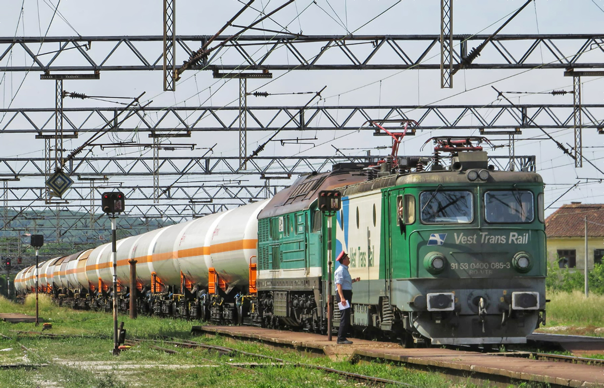 400 085