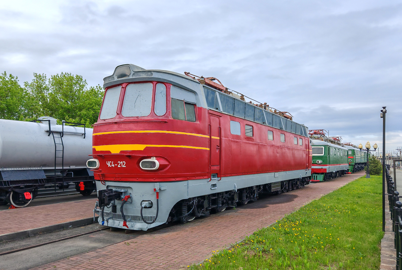 ЧС4-212