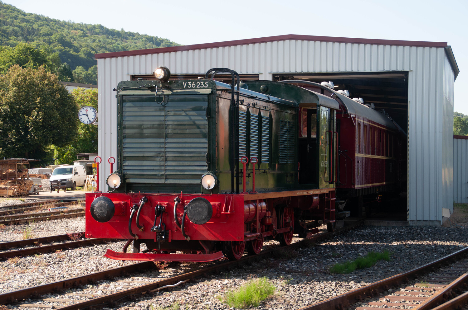 V36 235