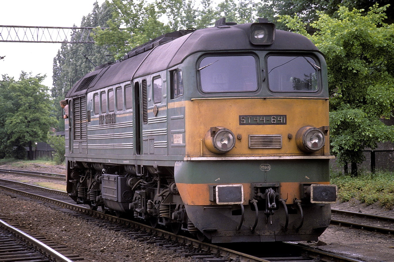 ST44-641