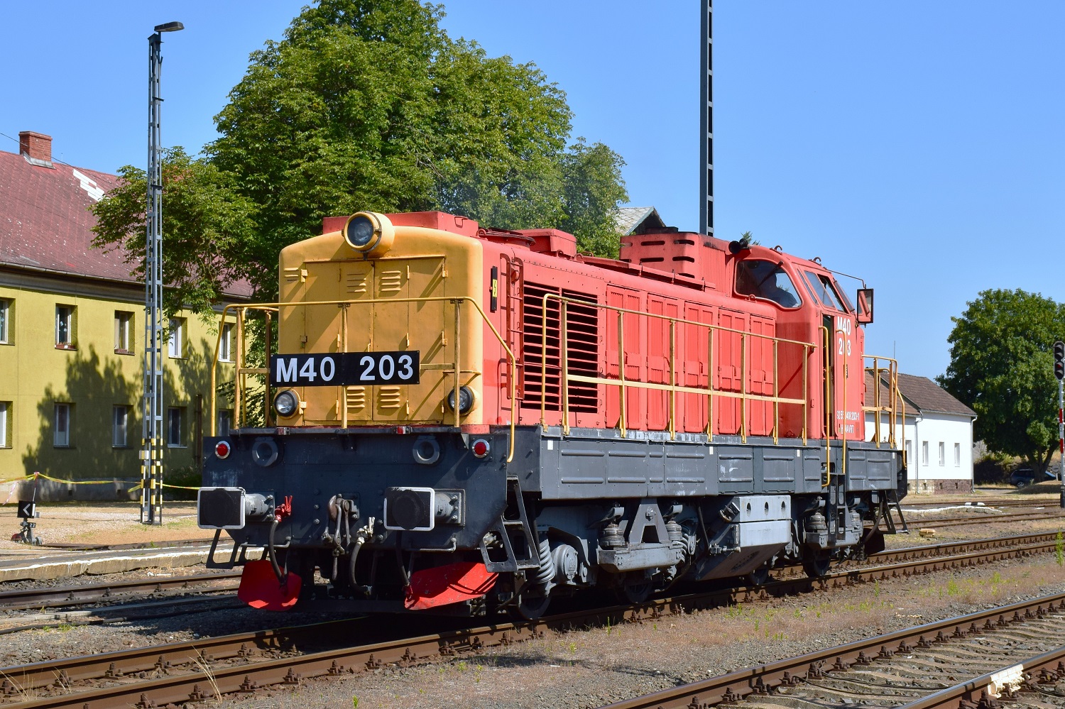 M40 203 M40 203