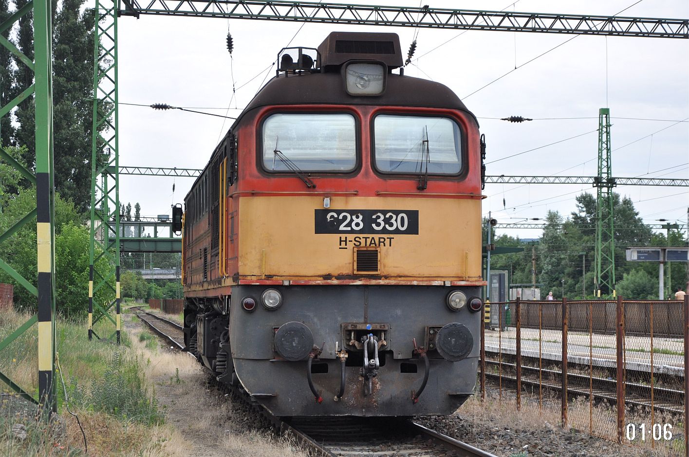 628 330