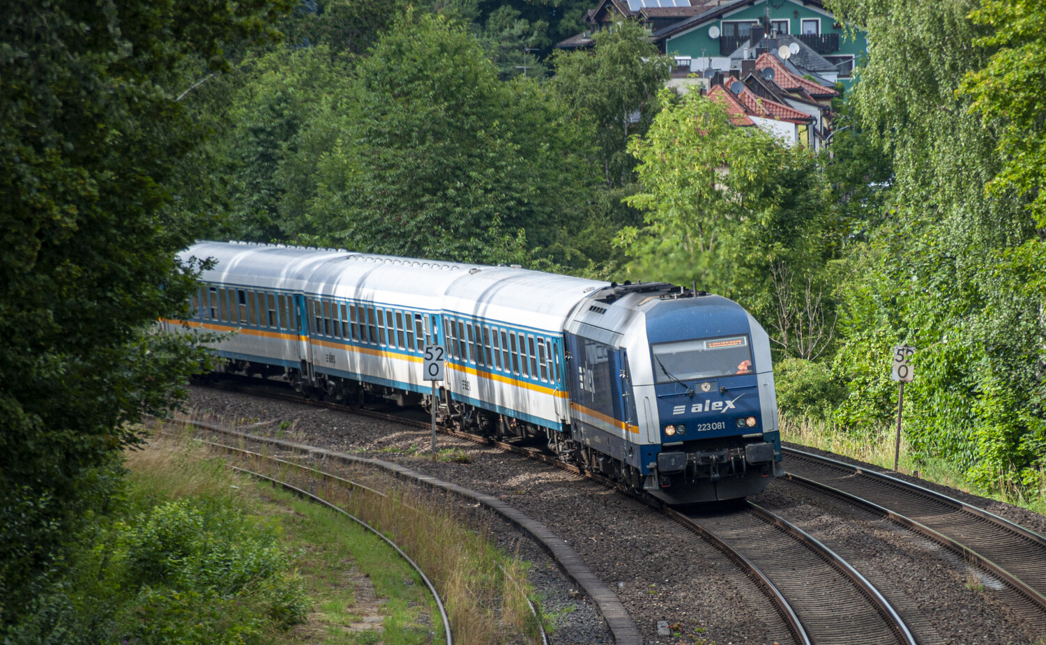 223 081