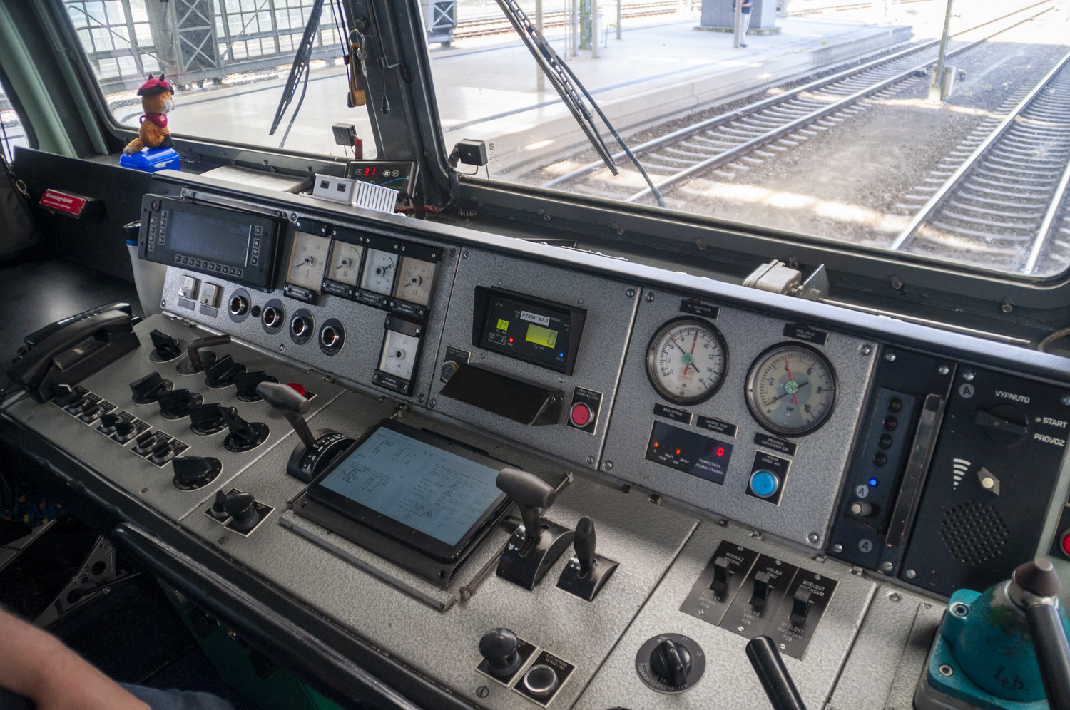 371 003-5