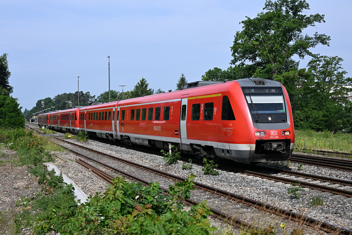 612 485
