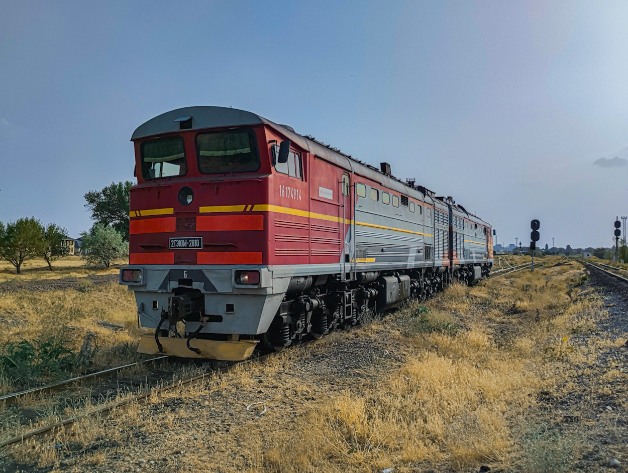 2ТЭ10М-2810