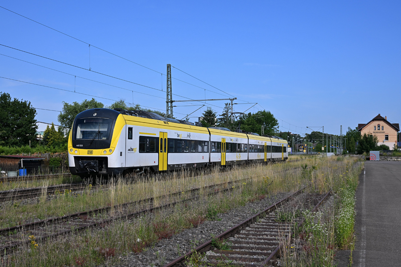 440 020