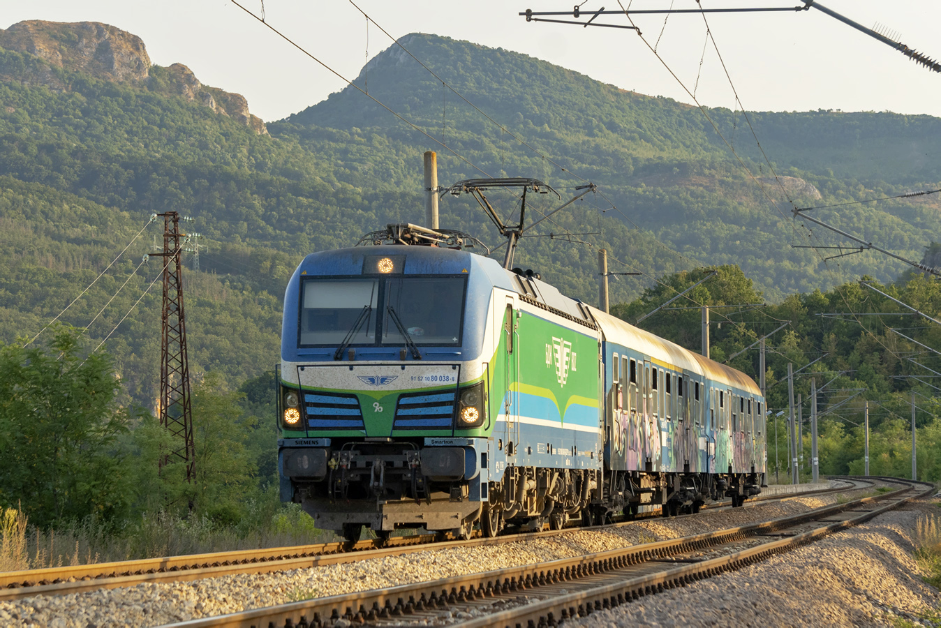 80 038