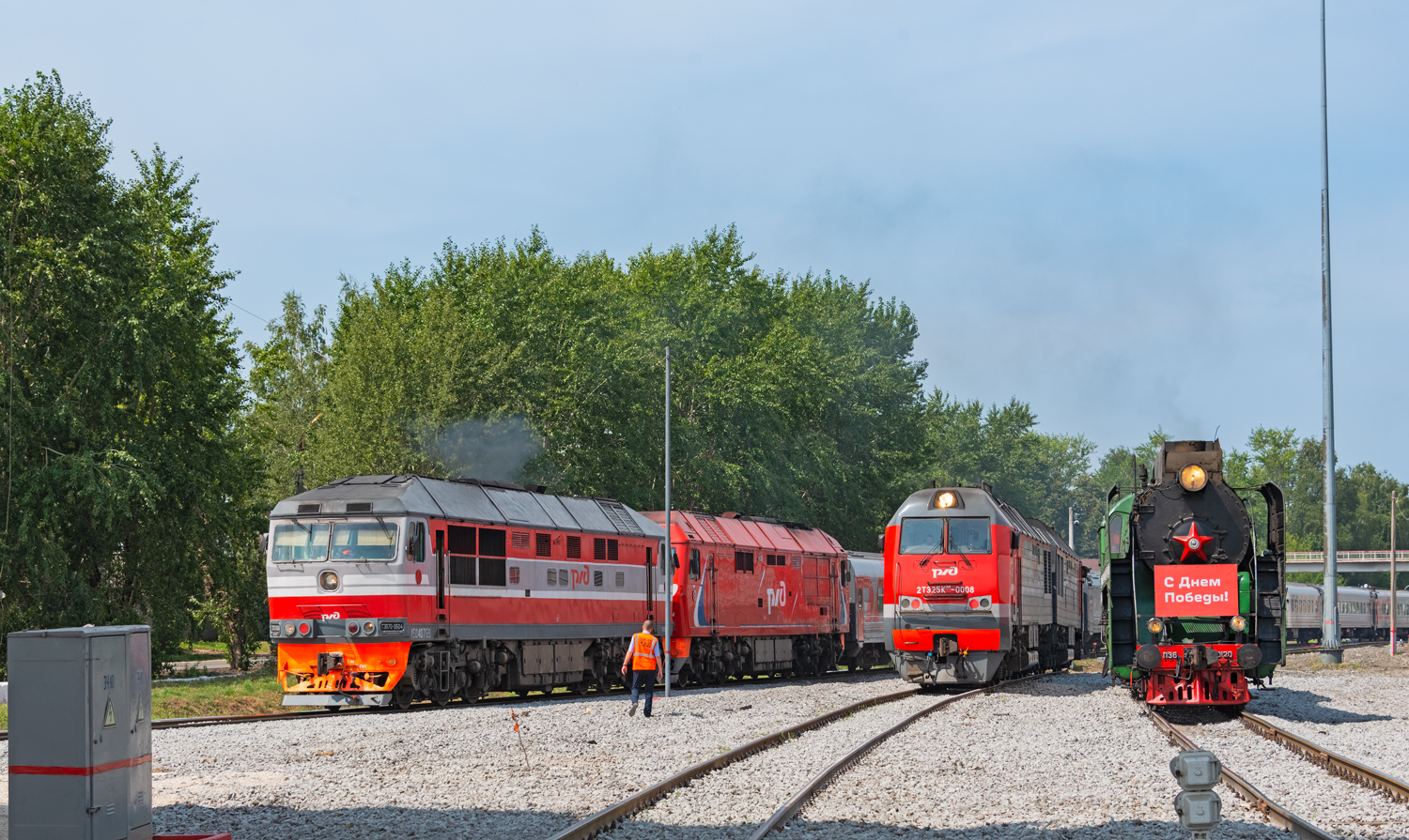 ТЭП70-0504; 2ТЭ25КМ-0008; П36-0120